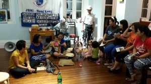 Eni (zweite von links) mit ihren indonesischen Freundinnen nach dem gemeinsamen Essen.